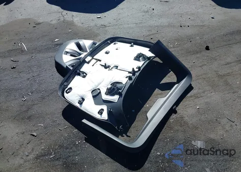 2023 Tesla Model Y Awd/Long Range Dual Motor All-Wheel Drive z USA, uszkodzony, nr VIN 7SAYGDEE4PA137965